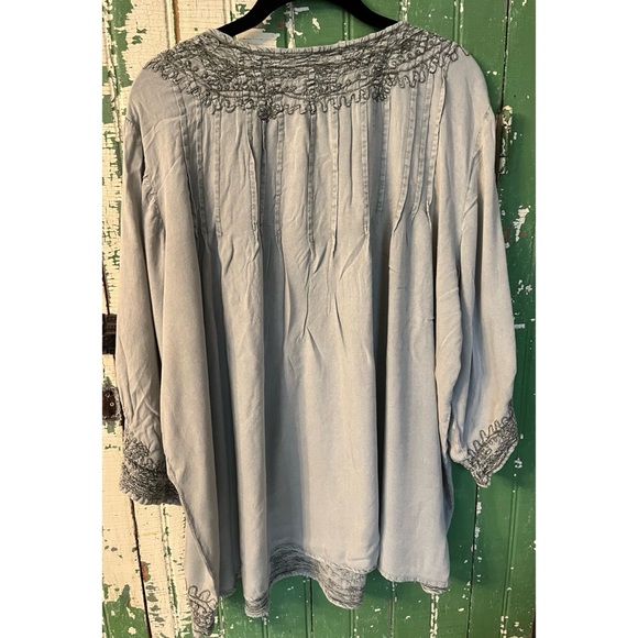 Solitaire Gray Embroidered Women's Top 3X - Picture 4 of 6